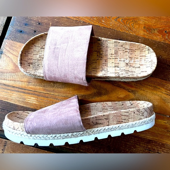 Esprit Brenna Slides - Picture 1 of 3